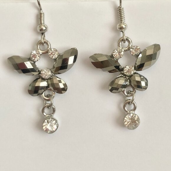 Vintage Metallic Gray Butterfly Earrings Silver Tone Crystal Acrylic Drop Dangle - Picture 6 of 7